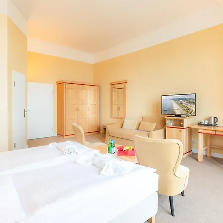 Strandhotel Moewe Отель