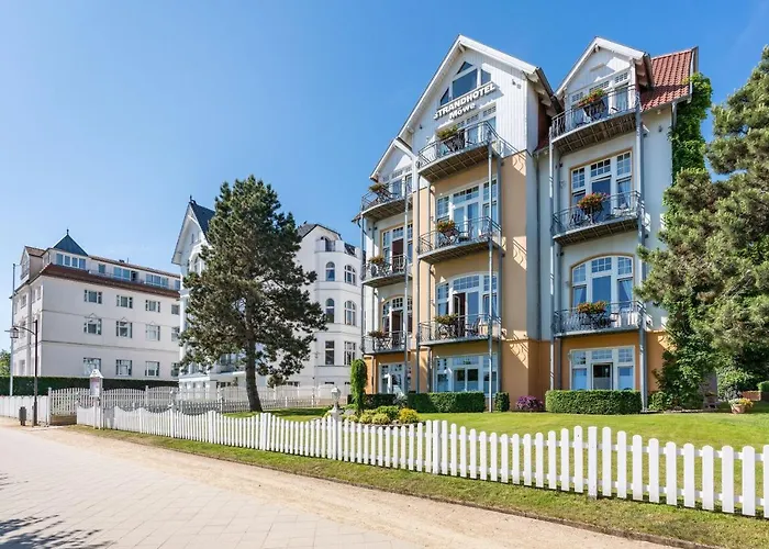 Отель Strandhotel Moewe 3*